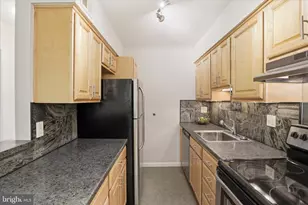 8110 Colony Point Rd, Springfield, VA 22152 - Photo 9