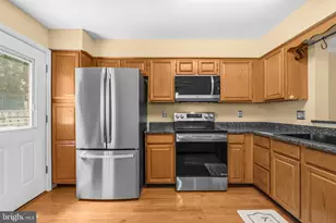 6837 Malton Ct, Centreville, VA 20121 - Photo 17
