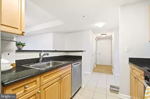2726 Gallows Rd, Vienna, VA 22180 - Photo 11