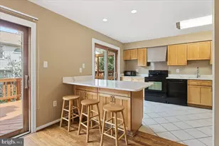 6168 Forest Creek Ct, Springfield, VA 22152 - Photo 9