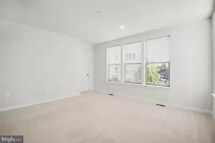 2430 Silver Line Aly, Herndon, VA 20171 - Photo 17