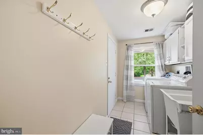 10818 Oldfield Drive, Reston, VA 20191 - Photo 23