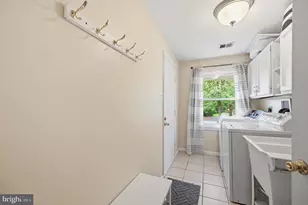10818 Oldfield Dr, Reston, VA 20191 - Photo 23