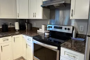 10301 Cherry View Ct, Oakton, VA 22124 - Photo 9