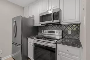 10300 Appalachian Cir, Oakton, VA 22124 - Photo 9