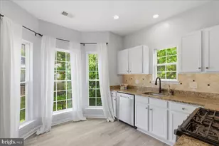 4127 Fountainside Ln, Fairfax, VA 22030 - Photo 13