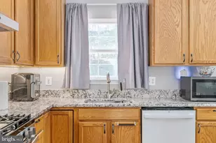 9626 Eaton Woods Pl, Lorton, VA 22079 - Photo 13