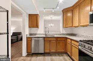 2251 Hunters Run Dr, Reston, VA 20191 - Photo 21