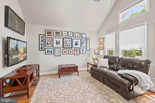3203 Kinross Cir, Herndon, VA 20171 - Photo 9