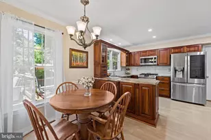 3203 Kinross Cir, Herndon, VA 20171 - Photo 5