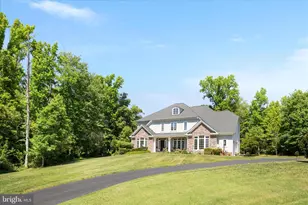 8906 Laurel Overlook Dr, Lorton, VA 22079 - Photo 3
