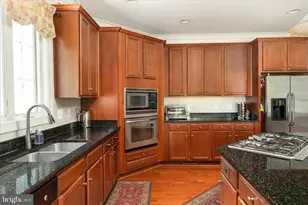 8906 Laurel Overlook Dr, Lorton, VA 22079 - Photo 19