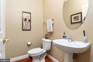 8906 Laurel Overlook Dr, Lorton, VA 22079 - Photo 25