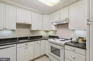 5902 Mount Eagle Dr, Alexandria, VA 22303 - Photo 7