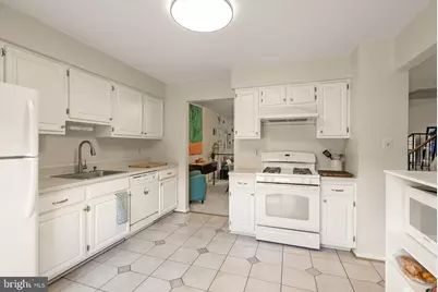 7877 Hampton Village Pass, Annandale, VA 22003 - Photo 9
