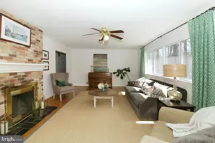 8947 Colesbury Pl, Fairfax, VA 22031 - Photo 3