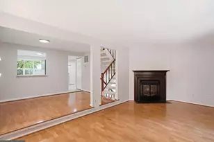 5851 Jacksons Oak Ct, Burke, VA 22015 - Photo 3