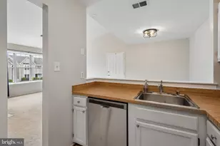 7822 Harrowgate Cir, Springfield, VA 22152 - Photo 13
