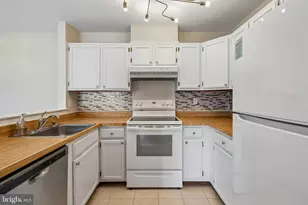 7822 Harrowgate Cir, Springfield, VA 22152 - Photo 11