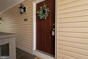 7822 Harrowgate Cir, Springfield, VA 22152 - Photo 3