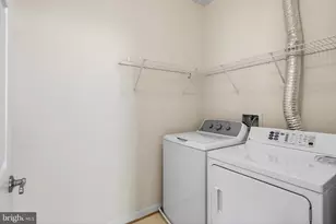 11575 Cavalier Landing Ct, Fairfax, VA 22030 - Photo 33