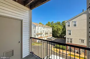 11575 Cavalier Landing Ct, Fairfax, VA 22030 - Photo 9