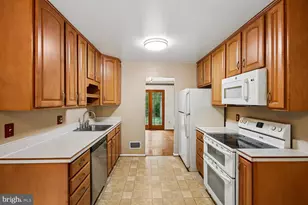 7871 Godolphin Dr, Springfield, VA 22153 - Photo 25