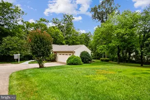7871 Godolphin Dr, Springfield, VA 22153 - Photo 3