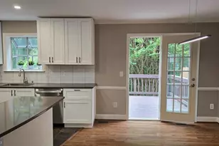 3906 Valley Ridge Dr, Fairfax, VA 22033 - Photo 17