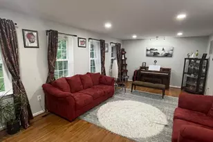 9025 Streamview Ln, Vienna, VA 22182 - Photo 9