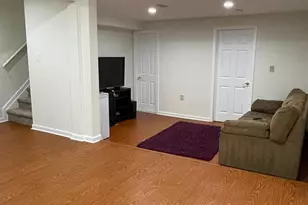 9025 Streamview Ln, Vienna, VA 22182 - Photo 11