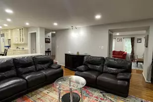 9025 Streamview Ln, Vienna, VA 22182 - Photo 7