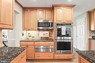 10315 Mountington Ct, Vienna, VA 22182 - Photo 15