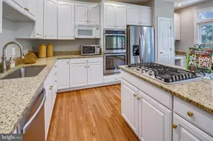 8026 Kidwell Town Ct, Vienna, VA 22182 - Photo 11