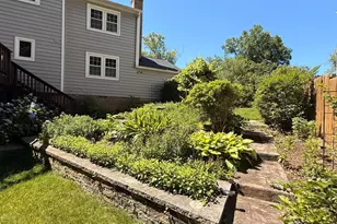 6924 Stoneybrooke Ln, Alexandria, VA 22306 - Photo 3