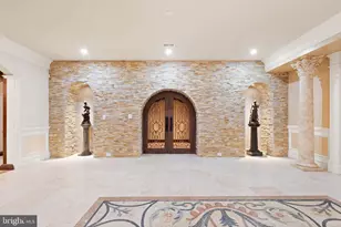 938 Peacock Station Rd, McLean, VA 22102 - Photo 37