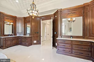 938 Peacock Station Rd, McLean, VA 22102 - Photo 23