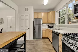 4210 Mozart Brigade Ln, Fairfax, VA 22033 - Photo 3