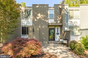 11170 Forest Edge Dr, Reston, VA 20190 - Photo 5