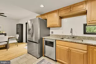 11170 Forest Edge Dr, Reston, VA 20190 - Photo 11