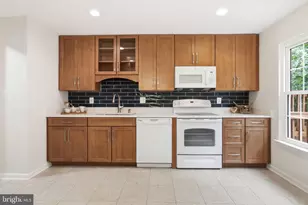 6165 Forest Creek Ln, Springfield, VA 22152 - Photo 5