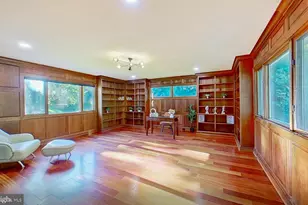 905 Falls Bridge Ln, Great Falls, VA 22066 - Photo 11