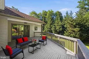 905 Falls Bridge Ln, Great Falls, VA 22066 - Photo 17