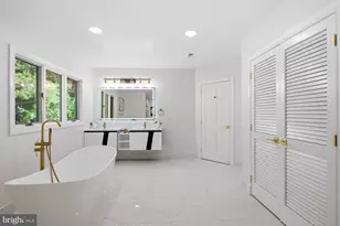 905 Falls Bridge Ln, Great Falls, VA 22066 - Photo 31