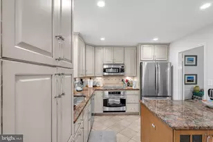 6861 Williamsburg Pond Ct, Falls Church, VA 22043 - Photo 9