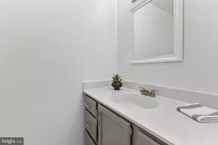 6308 Chaucer View Cir, Alexandria, VA 22304 - Photo 11