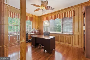 11224 Devereux Manor Ln, Fairfax Station, VA 22039 - Photo 19