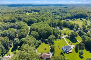 11224 Devereux Manor Ln, Fairfax Station, VA 22039 - Photo 9