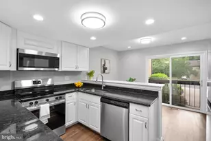 3170 Readsborough Ct, Fairfax, VA 22031 - Photo 9