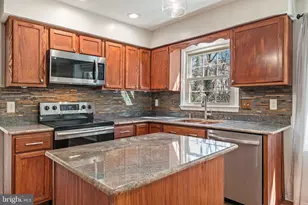 7416 Shady Palm Dr, Springfield, VA 22153 - Photo 15
